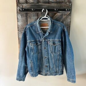 Men's Vintage Levi's Stone Wash Jean Jacket w/2 Side Pockets